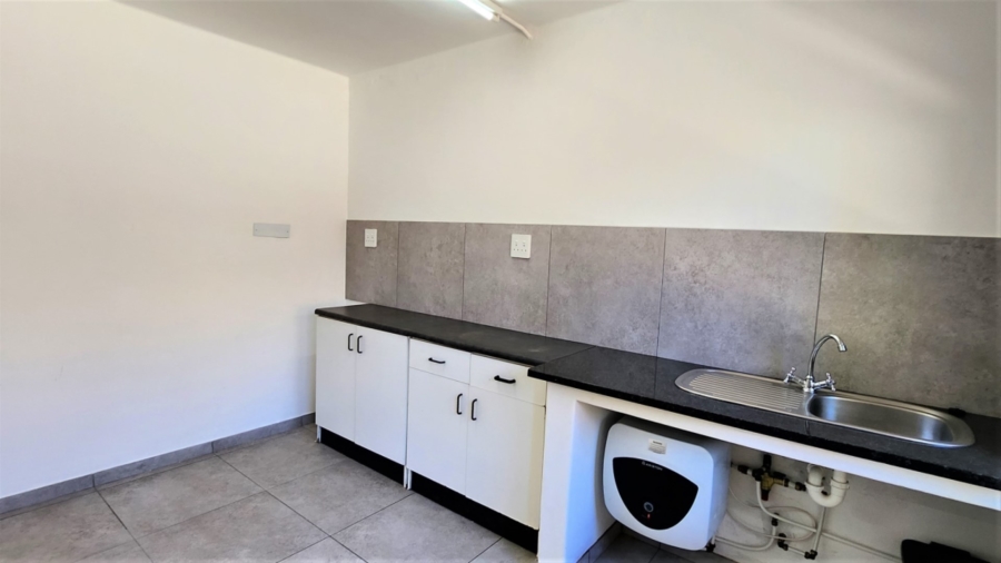 To Let 1 Bedroom Property for Rent in Oostersee Western Cape
